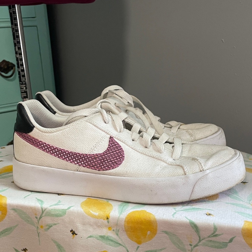 Nike Women's White and Pink Sneakers